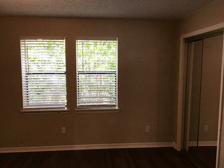 Building Photo - 1133 Olympic Ct