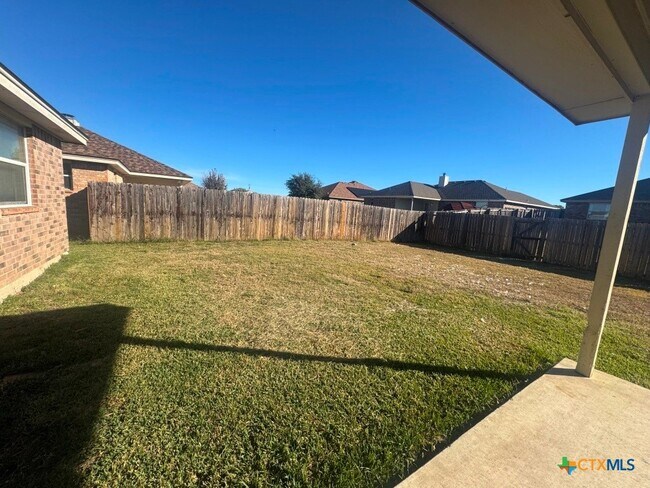 Building Photo - 3804 Captain Dr