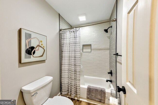 Building Photo - 1018 Falling Valley Ct SE