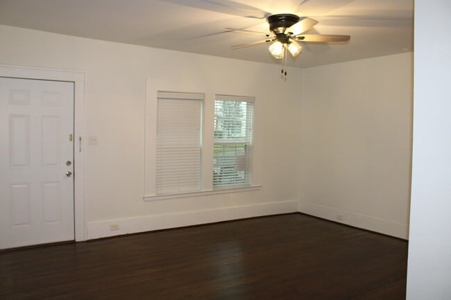 Building Photo - 5634 Willis Ave