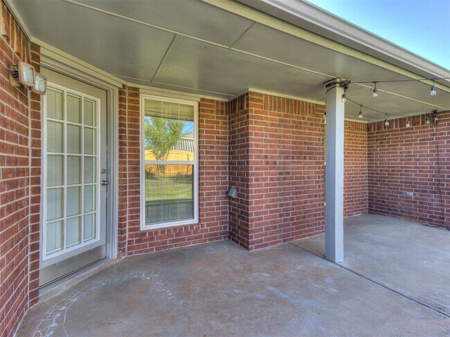 Building Photo - 3028 Weymouth Way