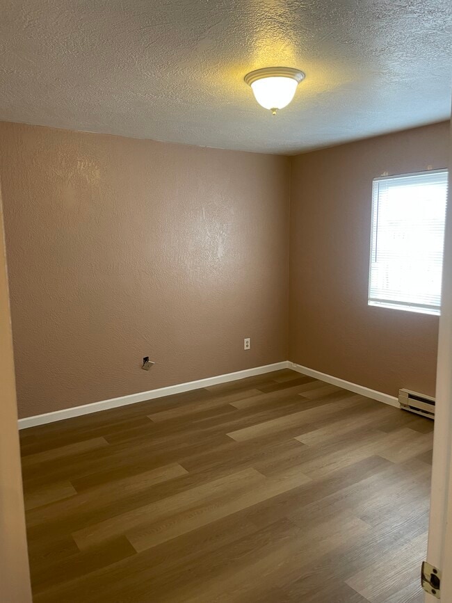 Building Photo - 722 Cedar St