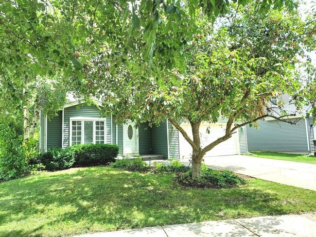 Building Photo - 2304 Nottingham Dr