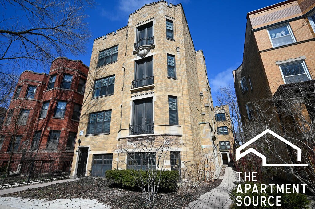 Building Photo - 1352 W Carmen Ave