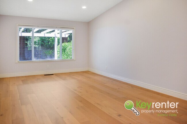 Building Photo - Beautiful 4 Bed / 3 Bath Bollinger Hills Home with Gorgeous Remodeled Kitchen!
