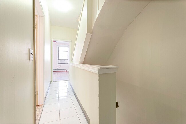 Building Photo - Four Bed Graduate Hospital Home