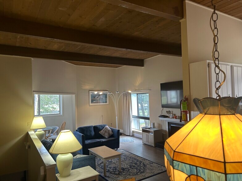 Living Area - 438 Ocean Pky