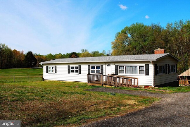 Building Photo - 3730 Hunting Creek Rd