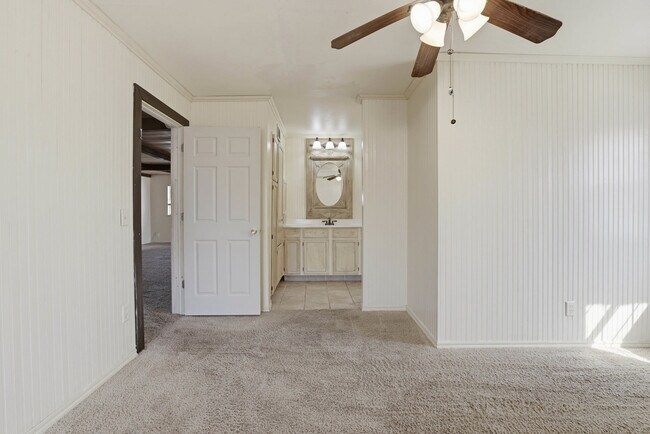 Building Photo - 1328 Hazelwood Dr