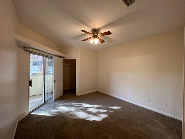 Building Photo - BEAUTIFUL UPGRADED CONDO/MANY AMENITIES - 3 BED, 2 BATH