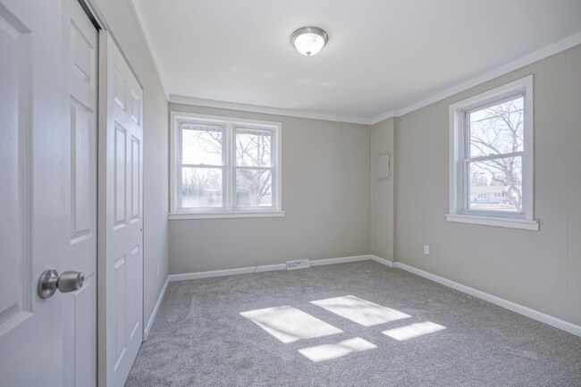Building Photo - 110 Highland Ave