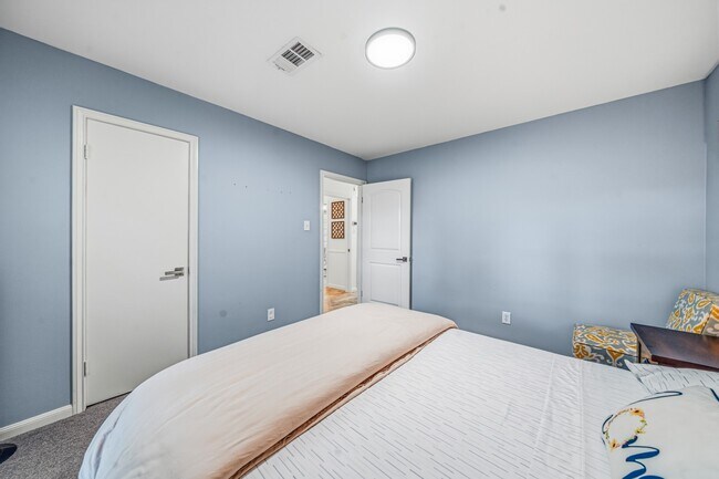 Building Photo - 8426 Edgemoor Dr