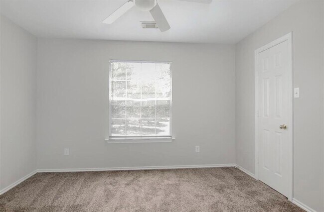 Building Photo - 20330 Roble Green Trl
