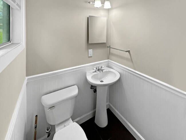 Building Photo - 244 E Haven Dr