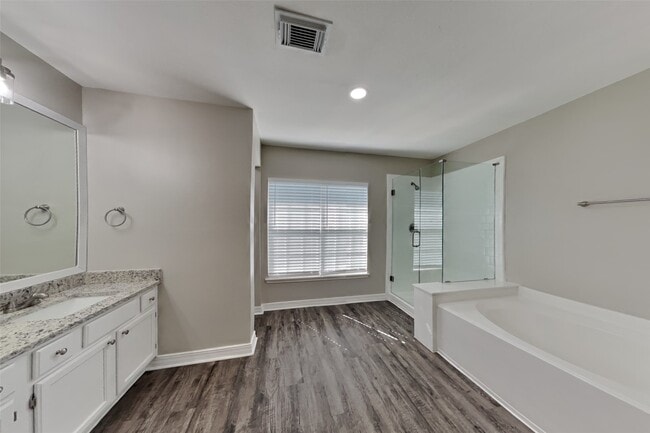 Building Photo - 9919 Villa Verde Dr