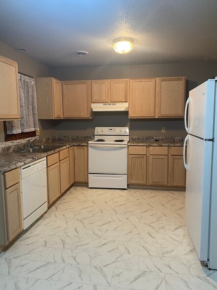Primary Photo - 4600 S Louise Ave