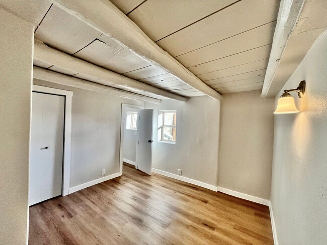 Building Photo - 422 Towner Ave NW