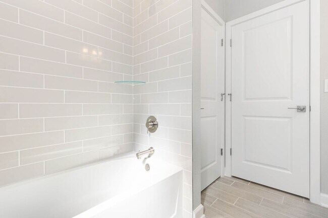 Building Photo - Newly constructed family home and enjoy mo...