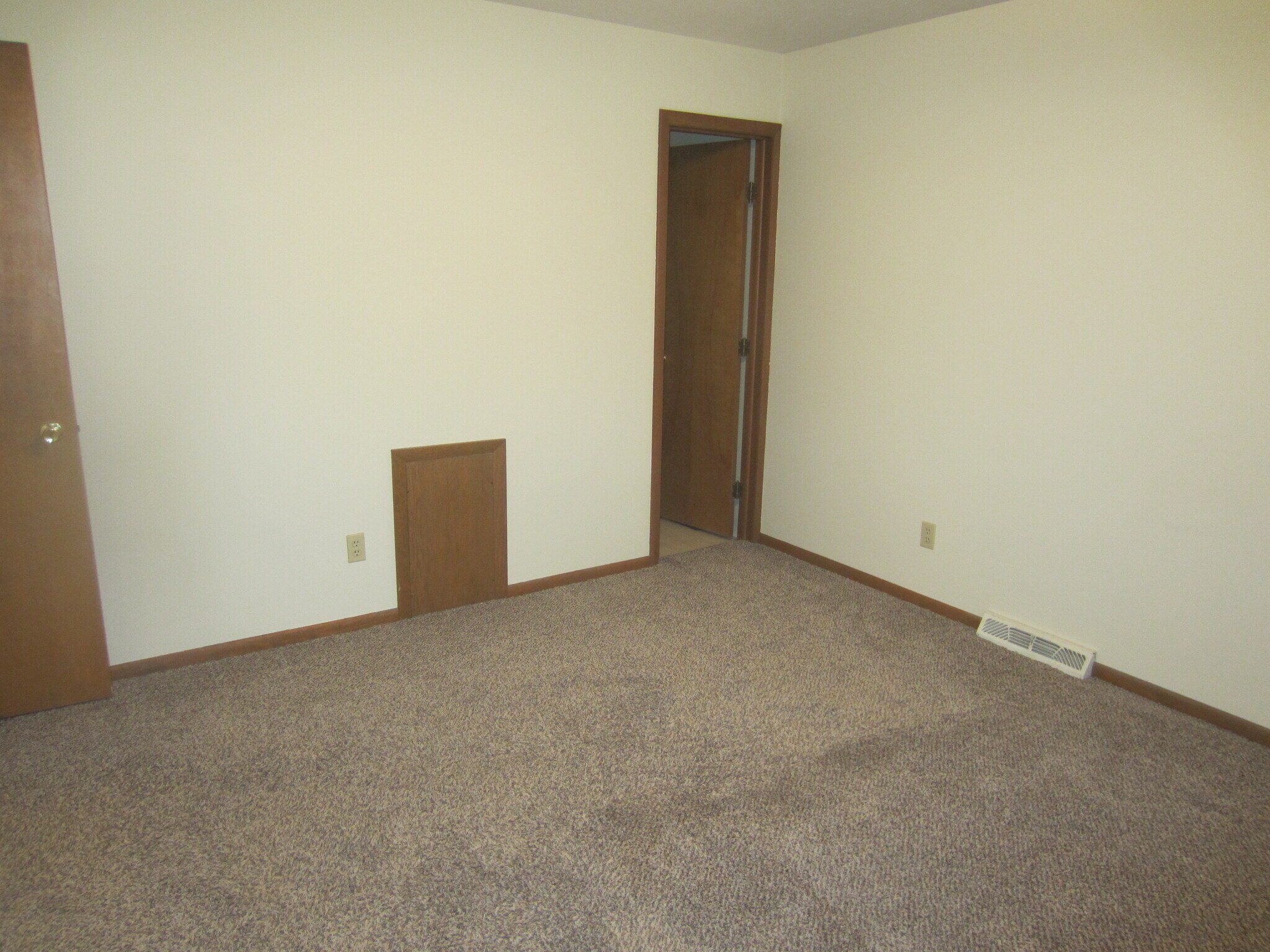 Building Photo - 2436 Grovewood Ave