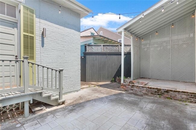 Building Photo - 1300 Chartres St