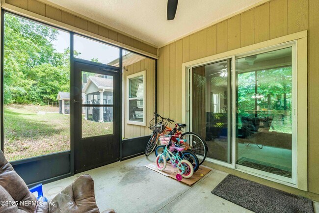 Building Photo - 300 Auburn Oaks Rd E