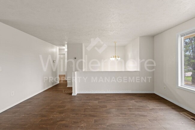 Building Photo - 3828 E 7th Ave