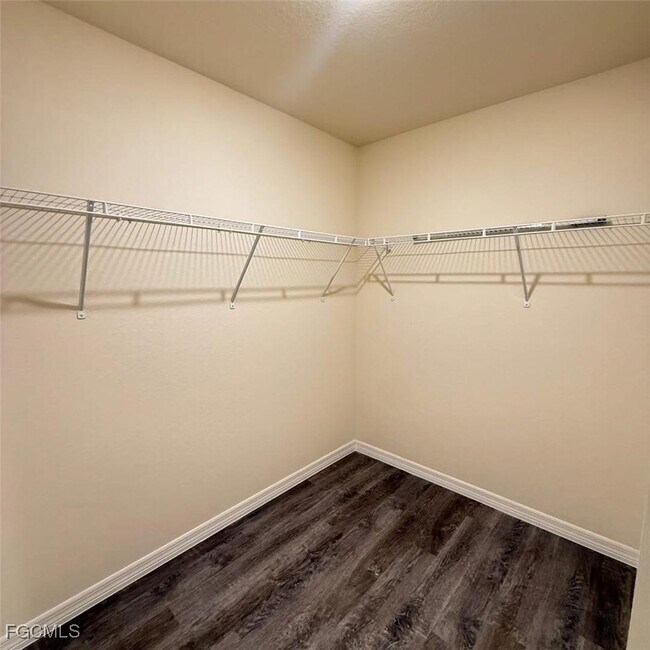 Building Photo - 575 Oakshire Ln