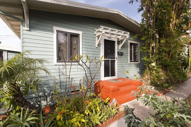 Building Photo - Beautiful Vintage Cottage in La Jolla with Onsite Laundry!