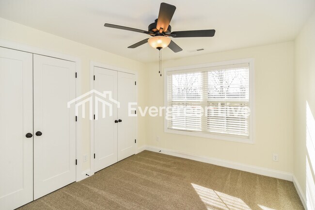 Building Photo - 235 Greenwood Dr