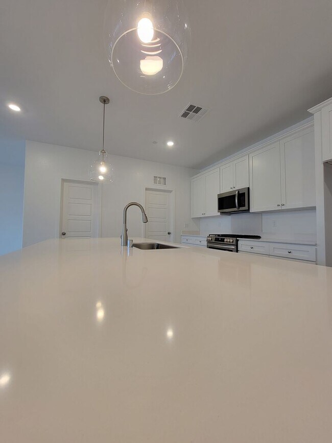 Building Photo - Brand New Home