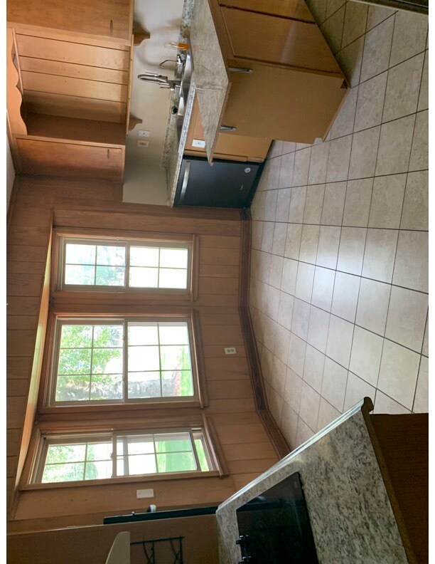 Building Photo - 12400 Laurel Ln