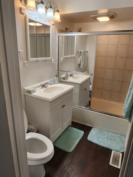 Bathroom - 910 Morningside Ln