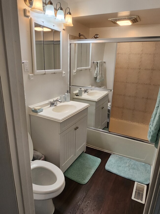 Bathroom - 910 Morningside Ln