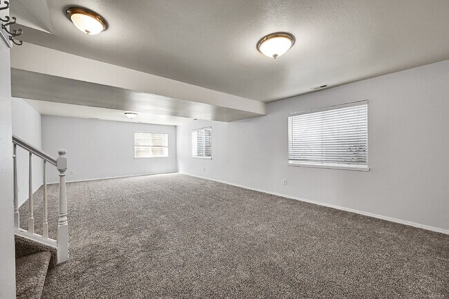 Building Photo - $2,995, 4 bed, 3.5 bath, located in Monume...