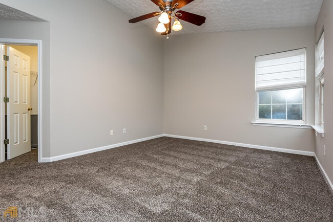 Building Photo - 246 Village Square Dr