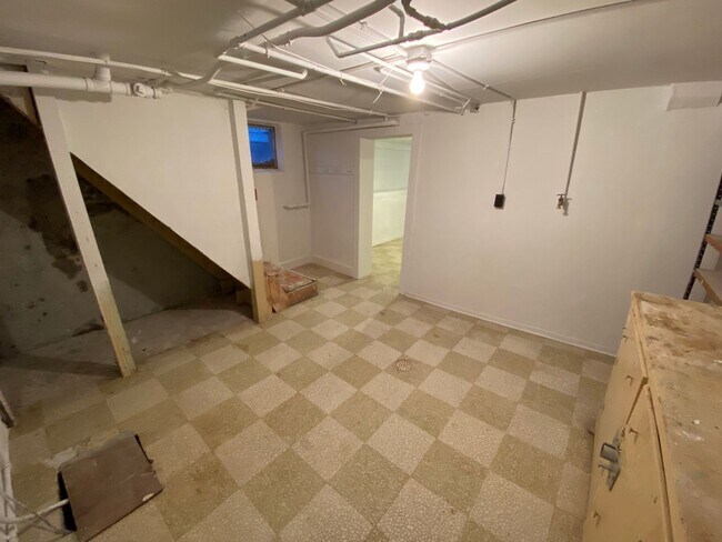 Building Photo - 2535 Avenue B