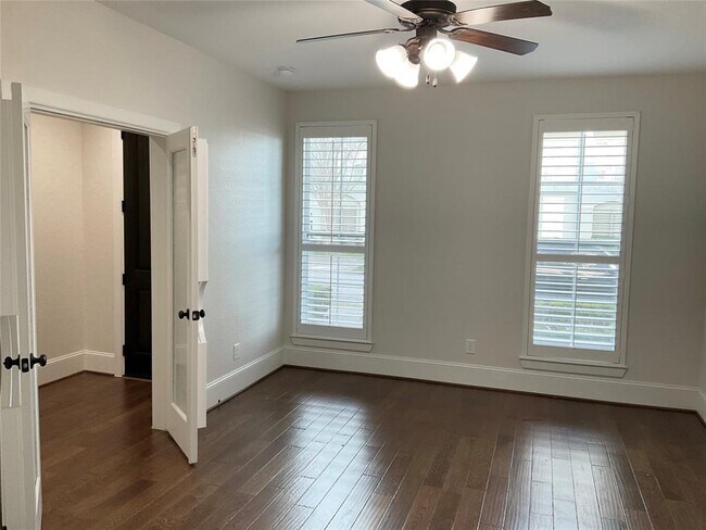 Building Photo - 170 W Breezy Way