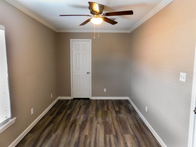Building Photo - 152 Varsity Cir