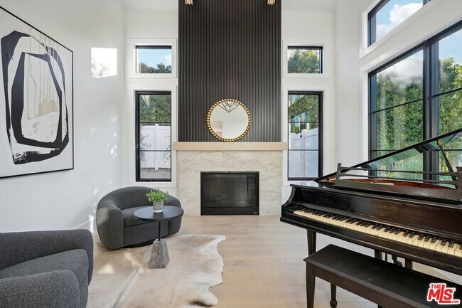 Building Photo - 5124 Calvin Ave