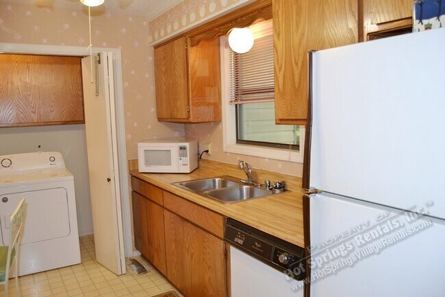 Building Photo - 6 Vilaseca Ln