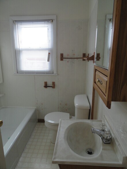 Building Photo - 239 Harriman Ave S