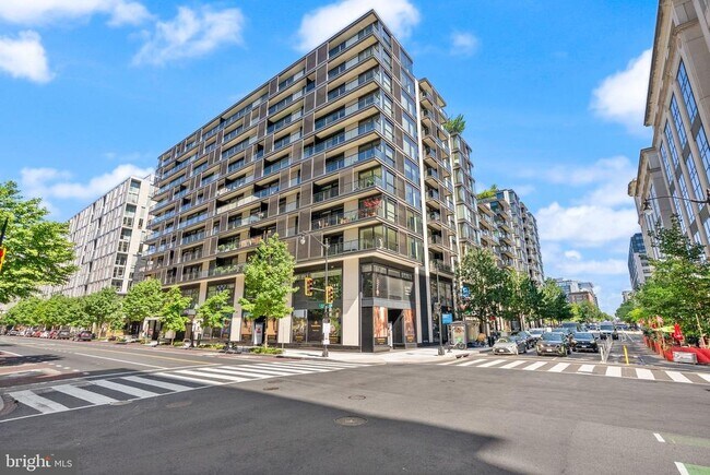 Building Photo - 925 H St NW