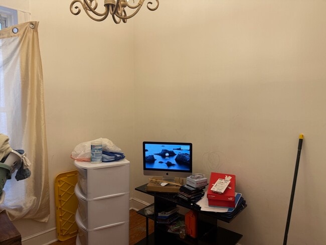 Building Photo - 856 N Lawndale Ave