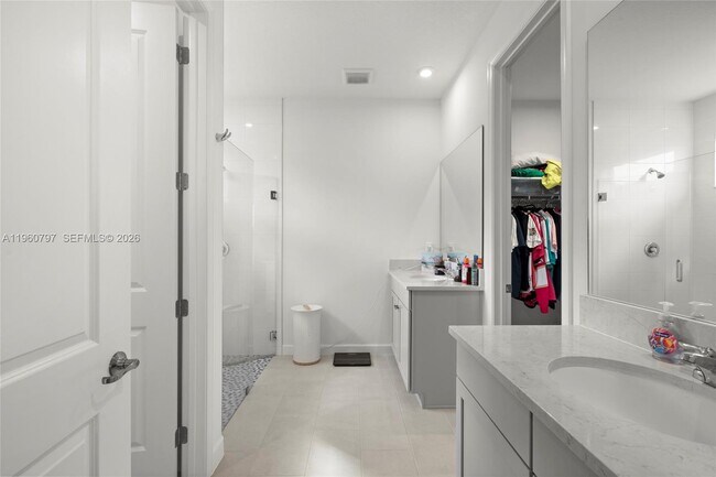 Building Photo - 13461 SW Bally Dr