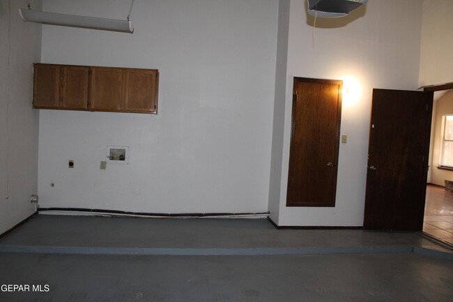 Building Photo - 1719 Bogart Pl