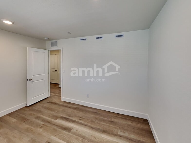Building Photo - 148 Nico Azalea Ln