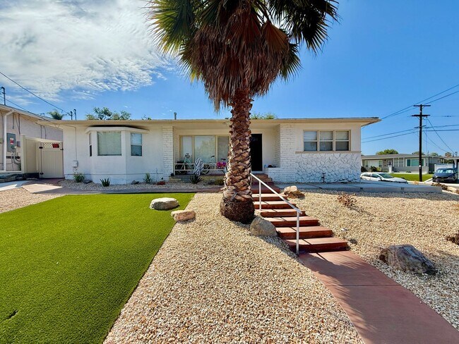 Primary Photo - 6BD/3BA Large House, Newly Renovated! (Lease out, pending signatures. Check back in a few days!)