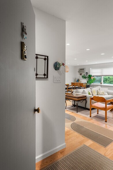 Building Photo - 48 Llanfair Rd