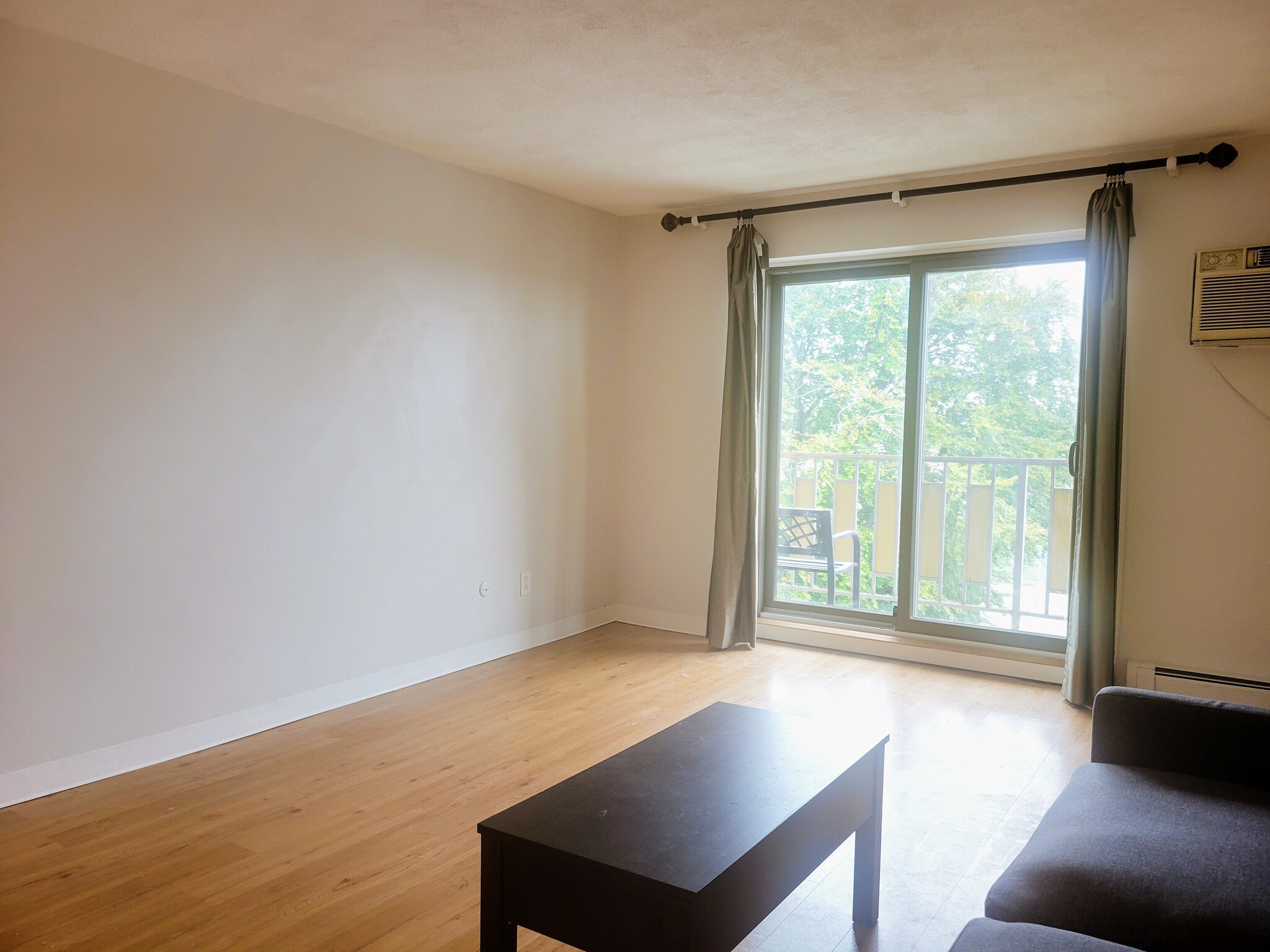 living room - 100 Grand View Ave