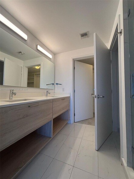 Building Photo - 16385 Biscayne Blvd